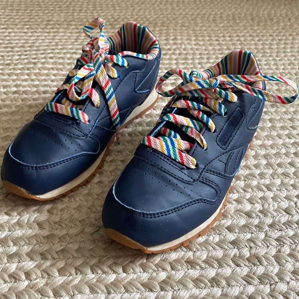 Reebok Girls Navy Athletic Shoes Sneakers with Rainbow Laces Size 13.5US